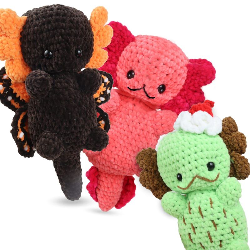 Plushy Baby Axolotl free crochet pattern by StringyDingDing