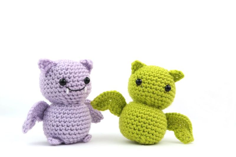 Bat Halloween Amigurumi free crochet pattern by StringyDingDing