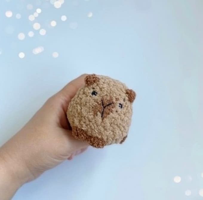 Capybara Keychain With Popcorn Legs free crochet pattern by @elya_amigurumi