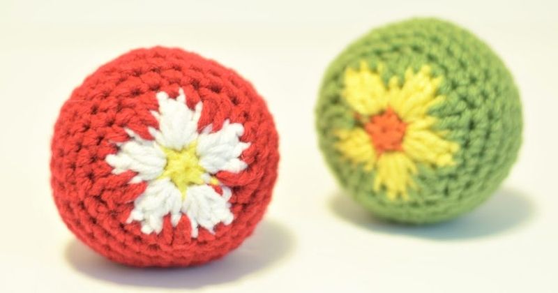 Flower Ball Cat Toy free crochet pattern by Alexandra Halsey