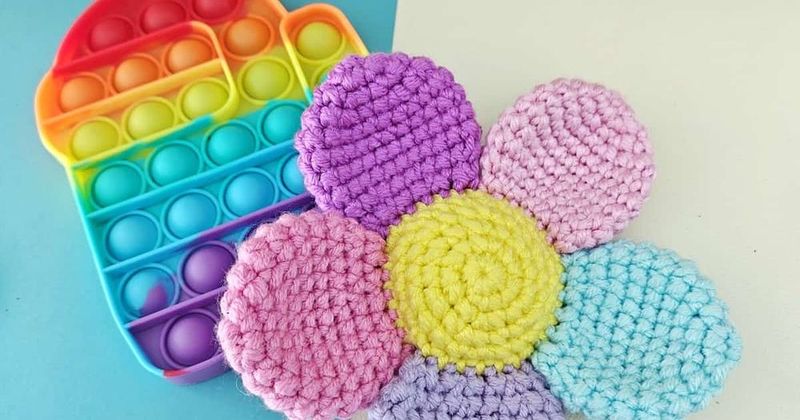 No-Sew Flower Fidget Pop-It free crochet pattern by Juli Anne