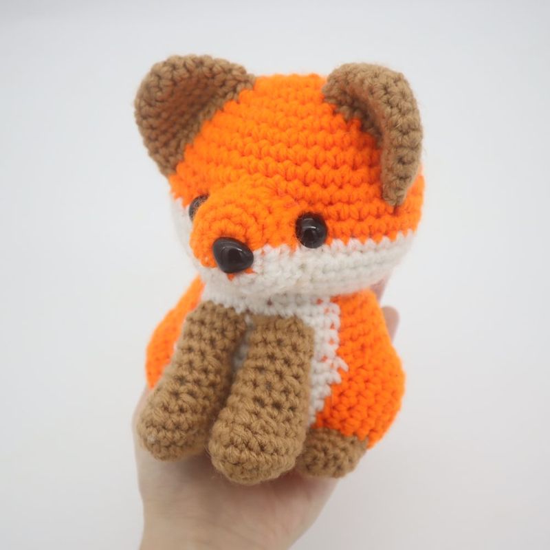 Fall Fox Amigurumi free crochet pattern by StringyDingDing