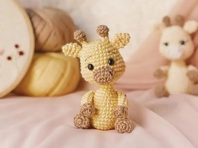 Baby Giraffe free crochet pattern by @tatagurumi_