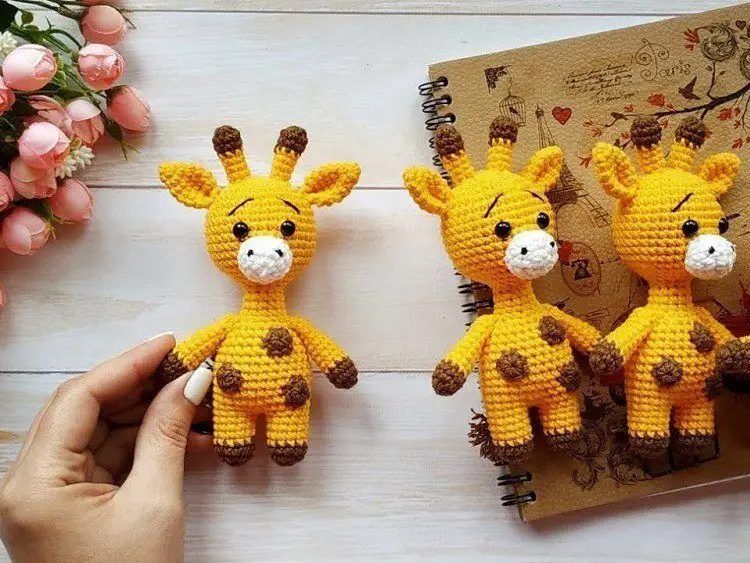 Little Giraffe free crochet pattern by Marvel Toys