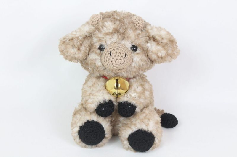 Fuzzy Highland Cow free crochet pattern by StringyDingDing