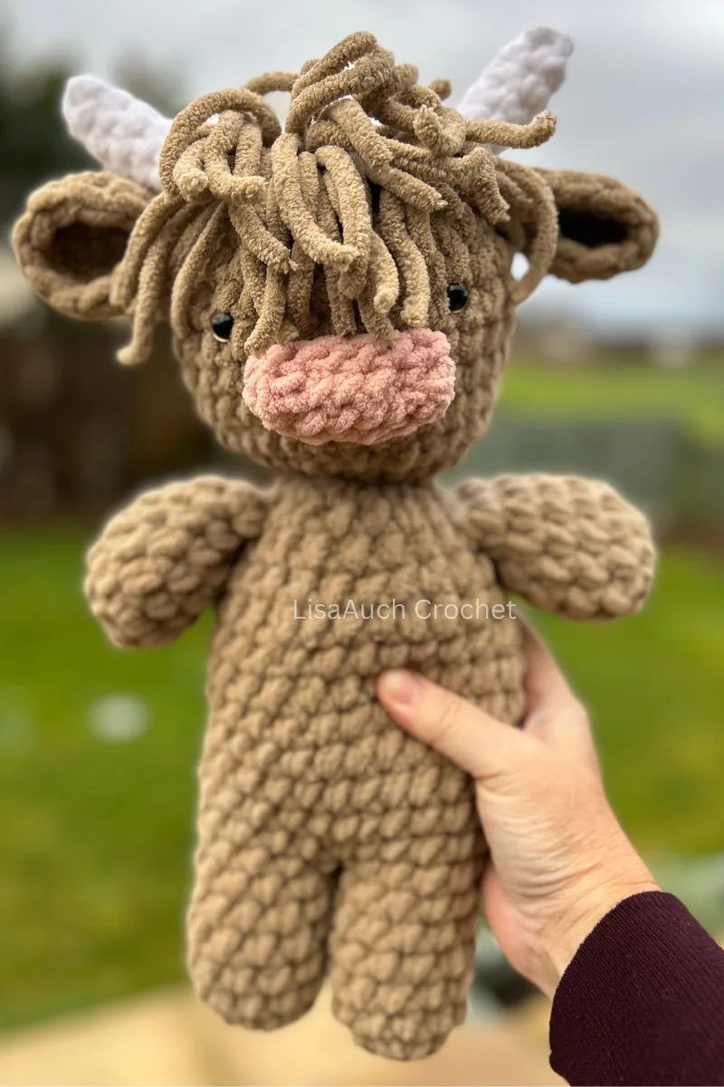 Low-Sew Highland Cow Plushie free crochet pattern by Lisa Auch