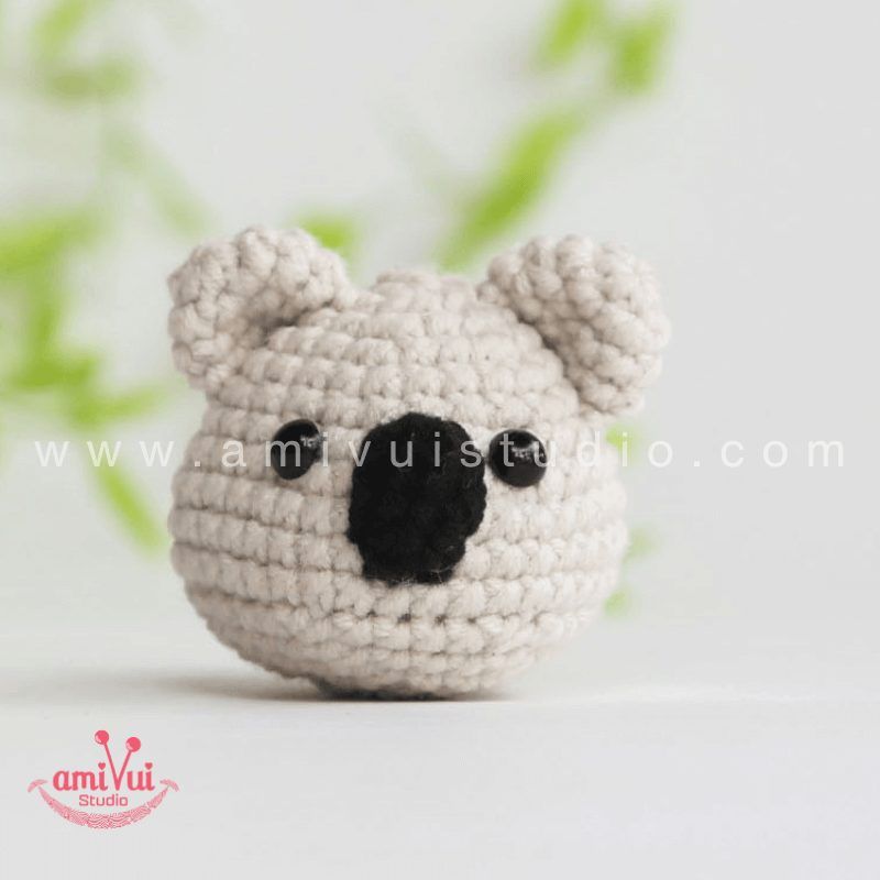 Tiny Koala Keychain free crochet pattern by Amivui Studio
