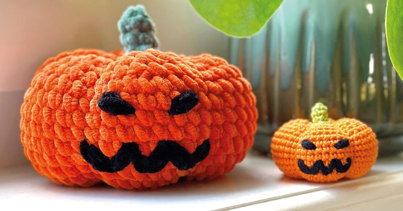 DIY Fluffies Halloween Pumpkin free crochet pattern by Mariska Vos-Bolman