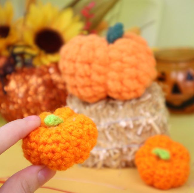 StringyDingDing Mini Pumpkin free crochet pattern by StringyDingDing