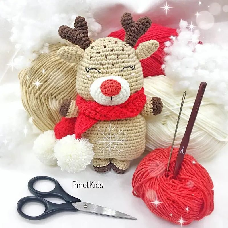 Amigurumi Reindeer with Scarf free crochet pattern by @pinetkids (translated on Amigurum)