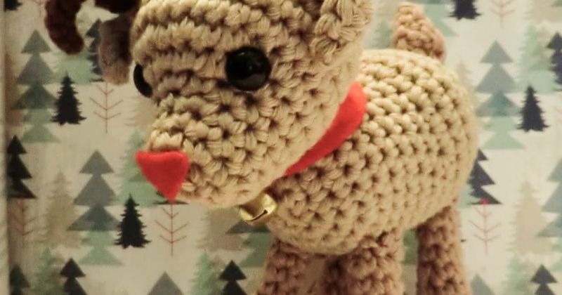 Christmas Reindeer with Bell Collar free crochet pattern by Liz Ward