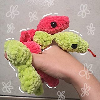 Syd the Fidget Snake free crochet pattern by Faten S.
