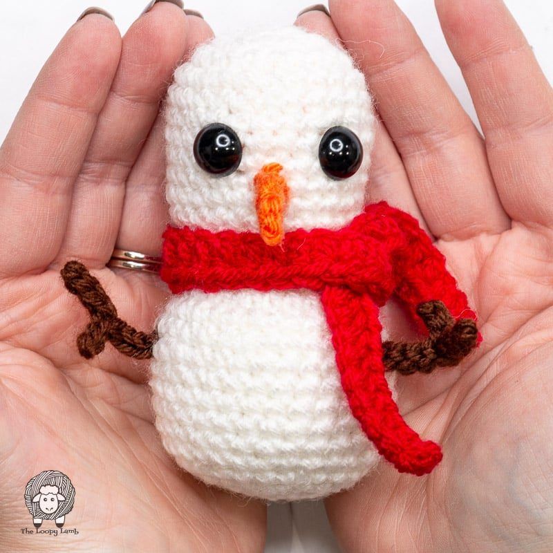 Mini No-Sew Snowman free crochet pattern by The Loopy Lamb (Ashley Parker)