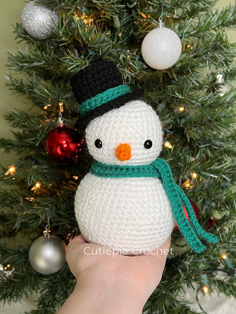 Cutiepie Snowman free crochet pattern by Cutiepie Crochet