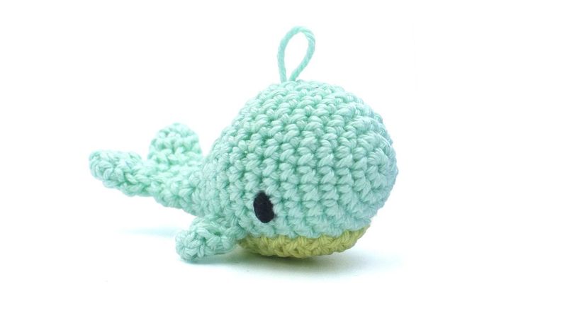 Mini Whale Keychain free crochet pattern by DIY Fluffies
