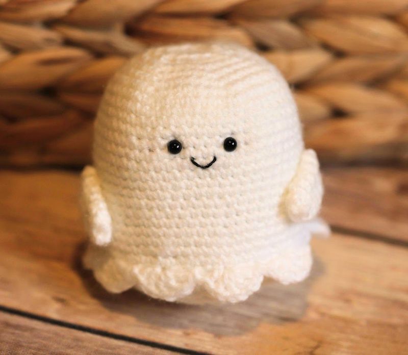 Boop the Ghost free crochet pattern by Little World of Whimsy (Sara)